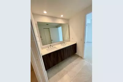 488 NE 18th St #2204, Miami, FL 33132 - Photo 14