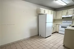 351 Palm Way, Pembroke Pines, FL 33025 - Photo 10
