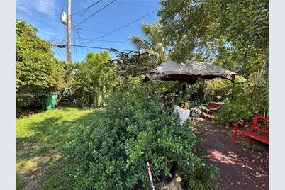1075 NW 100th St, Miami, FL 33150 - Photo 20