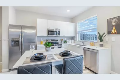2528 SE 25 Rd, Homestead, FL 33035 - Photo 2