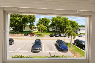 541 S Durham S, Deerfield Beach, FL 33442 - Photo 4