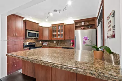 197 Lakeview Dr #102, Weston, FL 33326 - Photo 2