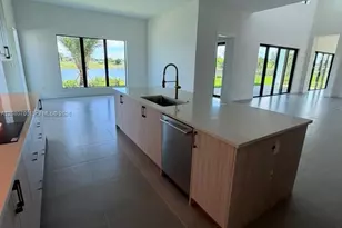 8540 NW 160th Terrace, Miami Lakes, FL 33016 - Photo 4