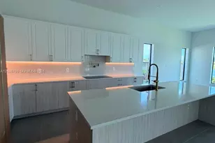 8540 NW 160th Terrace, Miami Lakes, FL 33016 - Photo 6