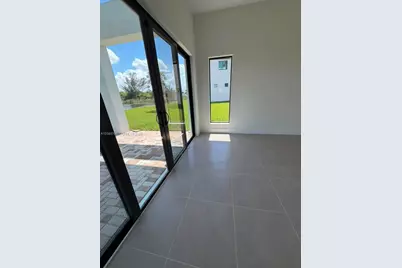 8540 NW 160th Terrace, Miami Lakes, FL 33016 - Photo 10
