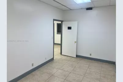 7511 NW 64 St, Tamarac, FL 33321 - Photo 6