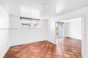 1045 10th St, Miami Beach, FL 33139 - Photo 10