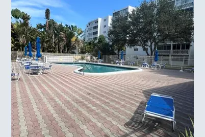 1000 NE 12th Ave #103, Hallandale Beach, FL 33009 - Photo 12