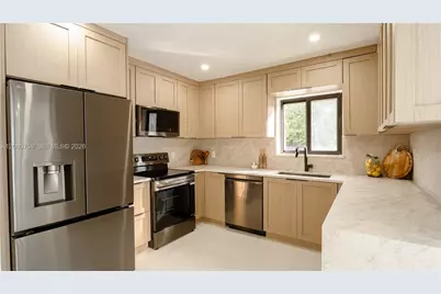 1221 Biarritz Dr, Miami Beach, FL 33141 - Photo 2