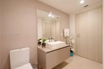 1000 Brickell Plz #4207, Miami, FL 33131 - Photo 24