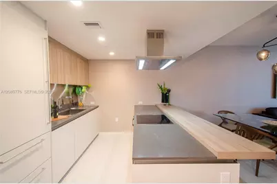 1000 Brickell Plz #4207, Miami, FL 33131 - Photo 20