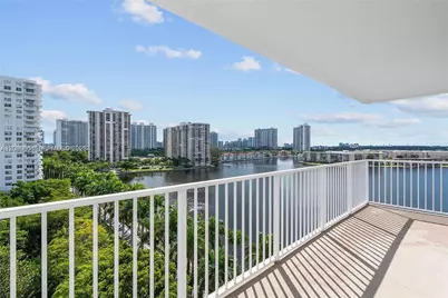 2801 NE 183rd St #1016W, Aventura, FL 33160 - Photo 4