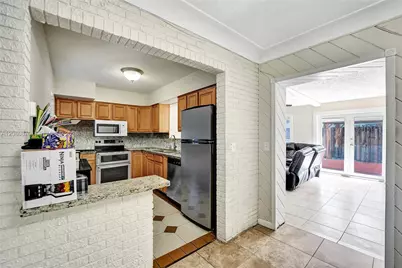 541 N 70th Ter, Hollywood, FL 33024 - Photo 12