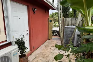 9051 NW 18th Ct, Pembroke Pines, FL 33024 - Photo 4
