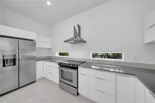3253 McDonald St, Miami, FL 33133 - Photo 12