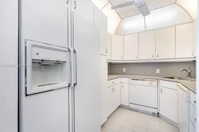 3625 N Country Club Dr #901, Aventura, FL 33180 - Photo 8