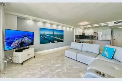 5701 Collins Ave #908, Miami Beach, FL 33140 - Photo 2