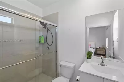 957 NE 211th St, Miami, FL 33179 - Photo 20