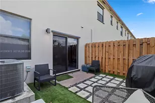 957 NE 211th St, Miami, FL 33179 - Photo 24