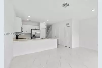 957 NE 211th St, Miami, FL 33179 - Photo 4