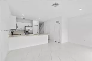 957 NE 211th St, Miami, FL 33179 - Photo 4