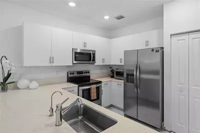 957 NE 211th St, Miami, FL 33179 - Photo 6