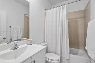 957 NE 211th St, Miami, FL 33179 - Photo 8