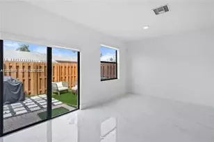 957 NE 211th St, Miami, FL 33179 - Photo 18