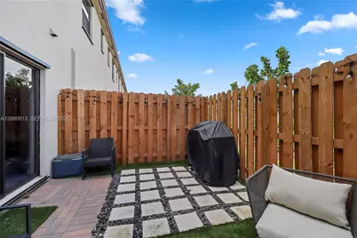 957 NE 211th St, Miami, FL 33179 - Photo 26