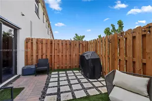 957 NE 211th St, Miami, FL 33179 - Photo 26