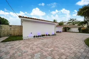 2286 NE 215th St, Miami, FL 33180 - Photo 32