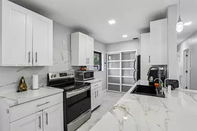 1421 N 68th Ter, Hollywood, FL 33024 - Photo 10