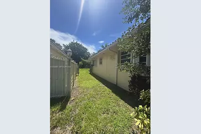 156 NW 88th St, El Portal, FL 33150 - Photo 16