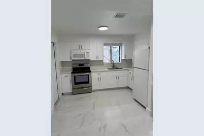 324 E 34th #1, Hialeah, FL 33013 - Photo 4