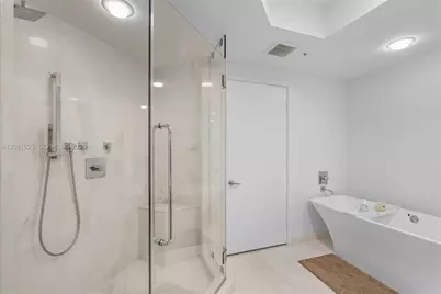 17111 Biscayne Blvd #402, North Miami Beach, FL 33160 - Photo 56