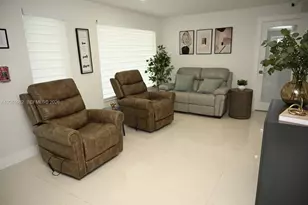850 W 51st Pl, Hialeah, FL 33012 - Photo 4
