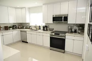 850 W 51st Pl, Hialeah, FL 33012 - Photo 12