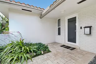 20610 NE 22nd Ct, Miami, FL 33180 - Photo 2