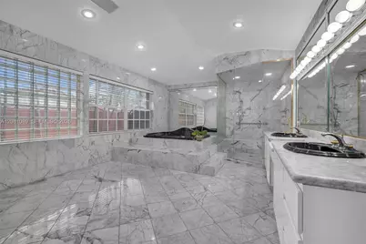 10485 NW 132nd St, Hialeah Gardens, FL 33018 - Photo 12