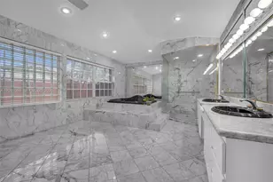 10485 NW 132nd St, Hialeah Gardens, FL 33018 - Photo 12