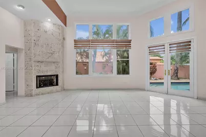 10485 NW 132nd St, Hialeah Gardens, FL 33018 - Photo 6