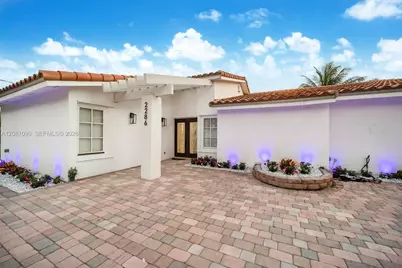 2286 NE 215th St, Miami, FL 33180 - Photo 2