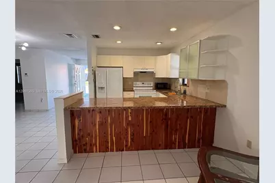 7577 W 5th Ln, Hialeah, FL 33014 - Photo 12