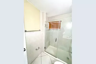 62 W 44th St #0, Hialeah, FL 33012 - Photo 20
