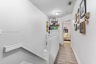 8210 NW 10th St, Miami, FL 33126 - Photo 12