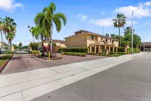 8210 NW 10th St, Miami, FL 33126 - Photo 20