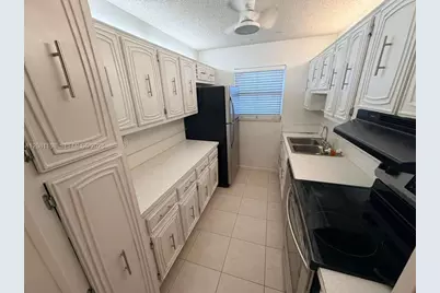 557 High Point Dr #B, Delray Beach, FL 33445 - Photo 4