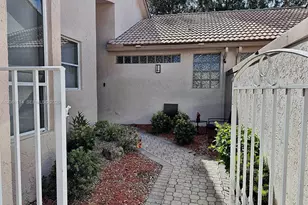 8976 Shoal Creek Ln, Boynton Beach, FL 33472 - Photo 2
