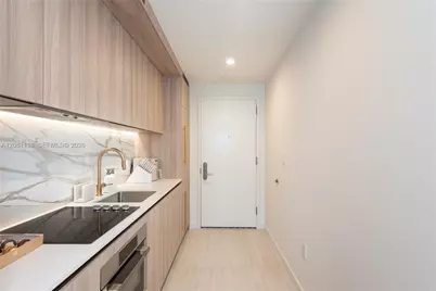 77 SE 5th St #3204, Miami, FL 33131 - Photo 12