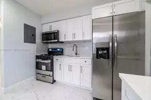 425 NW 14th Way, Fort Lauderdale, FL 33311 - Photo 2